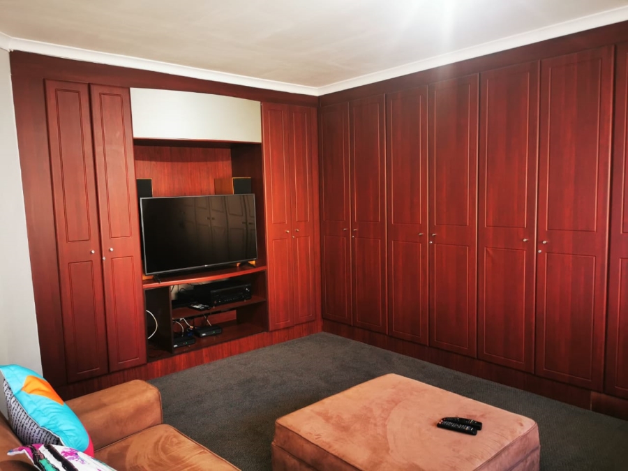 5 Bedroom Property for Sale in Jeffreys Bay Central Eastern Cape